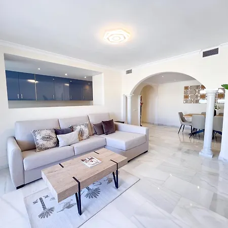 Apartment In Center With Sea Views